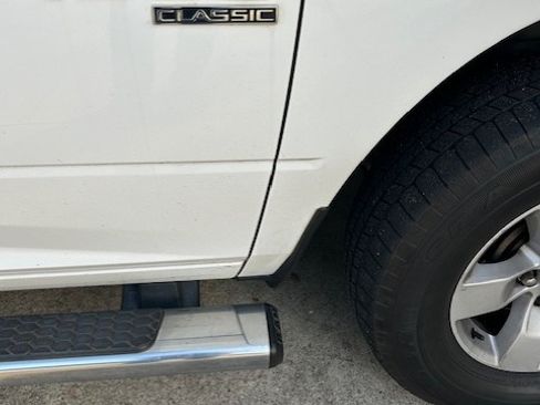 Used 2020 RAM 1500 Classic SLT w/ Luxury Group image 6