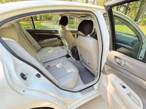 Used 2011 INFINITI G37 Journey w/ Premium Pkg image 5