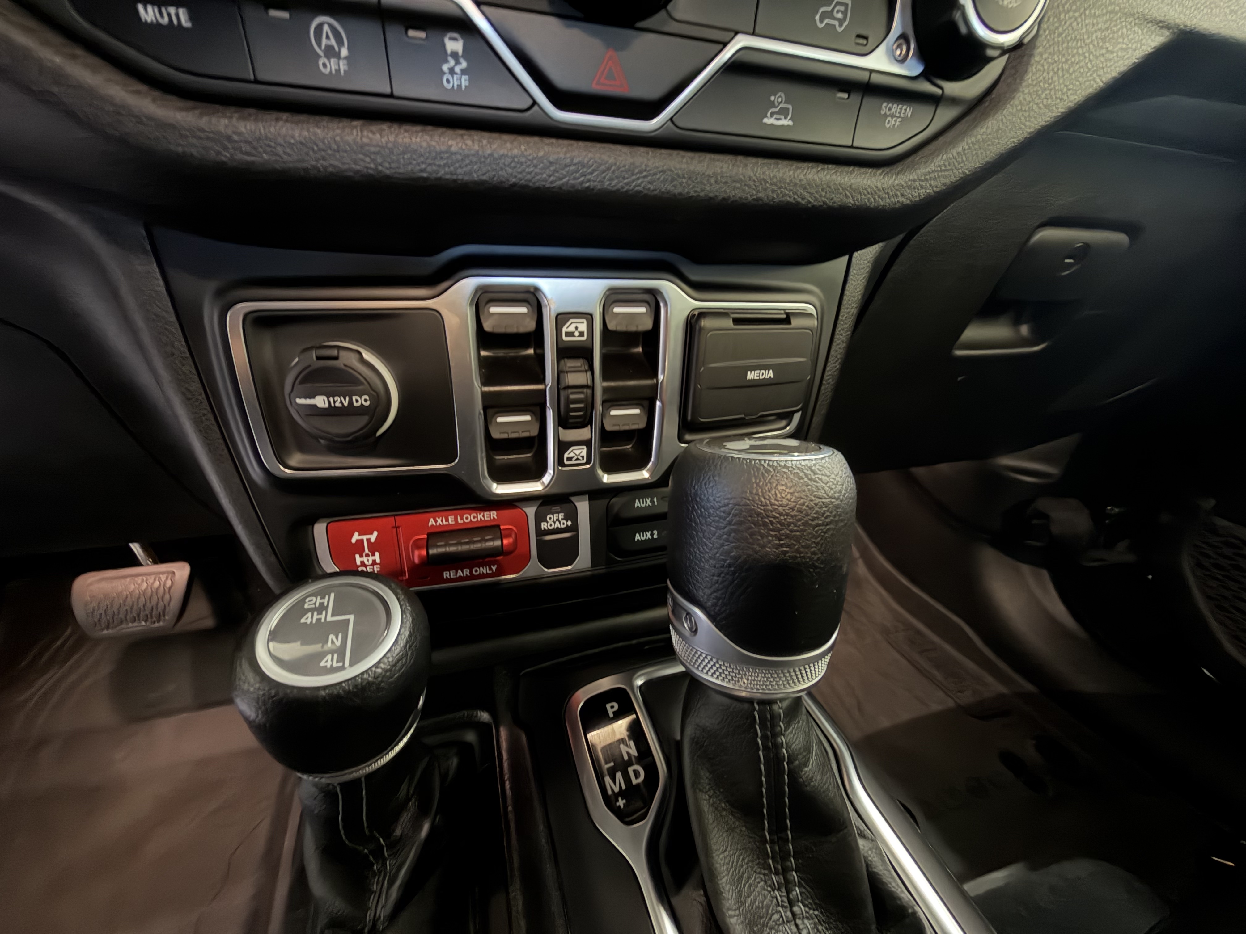 Used 2024 Jeep Wrangler Unlimited Sport AWD/4WD image 16