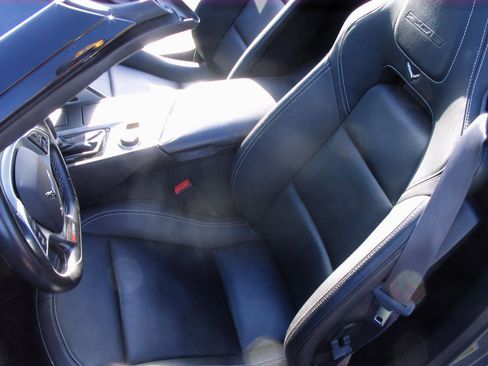 Used 2016 Chevrolet Corvette Z06 w/ 3LZ Preferred Equipment Group image 18