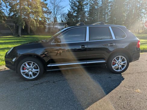 Used 2006 Porsche Cayenne Turbo S image 2