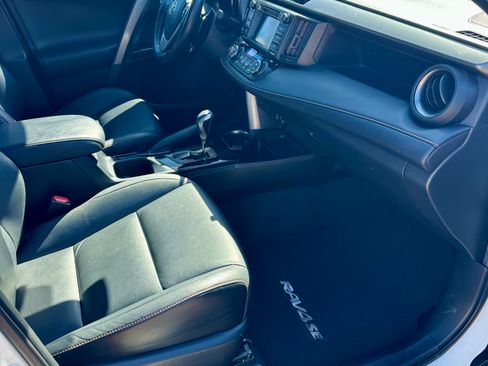 Used 2017 Toyota RAV4 SE image 5