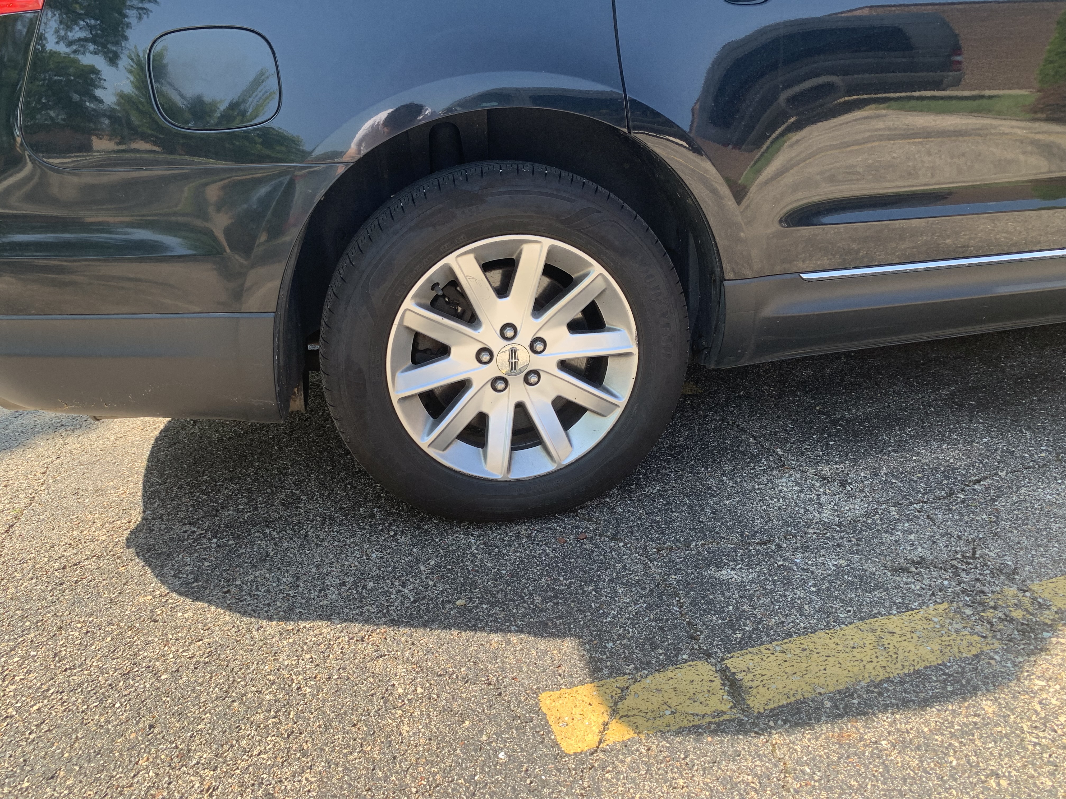 Used 2018 Lincoln MKT AWD image 10