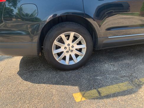 Used 2018 Lincoln MKT AWD image 10