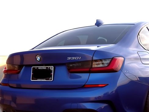 Used 2021 BMW 330i Sedan w/ M Sport Package RWD image 4