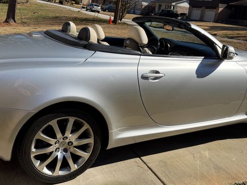 Used 2009 Lexus SC 430 Convertible image 2