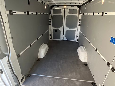 Used 2022 Mercedes-Benz Sprinter 2500 image 11