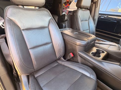 Used 2021 Chevrolet Tahoe Z71 w/ Z71 Signature Package image 23