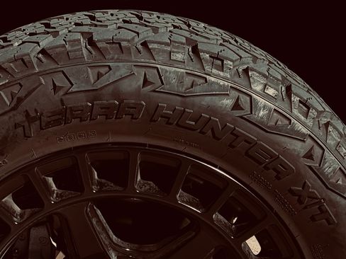 Used 2025 Toyota Tacoma SR5 image 10