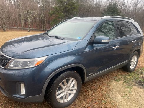 Used 2014 Kia Sorento LX image 1