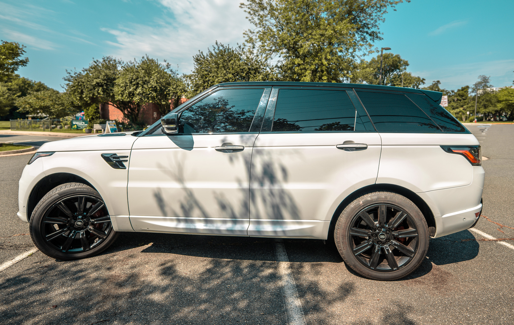 Used 2020 Land Rover Range Rover Sport HST AWD/4WD image 2