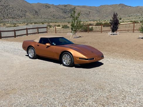 Used 1994 Chevrolet Corvette Convertible RWD image 2