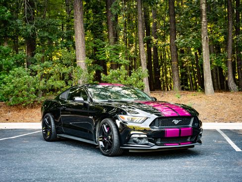Used 2015 Ford Mustang GT image 6
