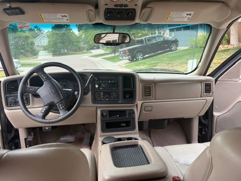 Used 2004 Chevrolet Tahoe LT w/ LT Preferred Equipment Group AWD/4WD image 8