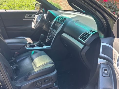 Used 2013 Ford Explorer XLT FWD image 5