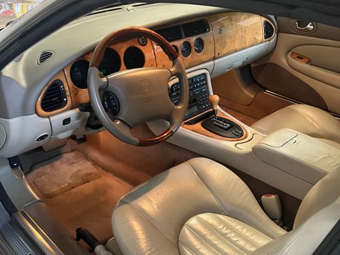 Used 2001 Jaguar XK8 Convertible image 5
