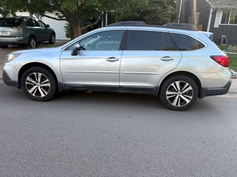 Used 2018 Subaru Outback 2.5i Limited w/ Popular Package #2 AWD/4WD image 4