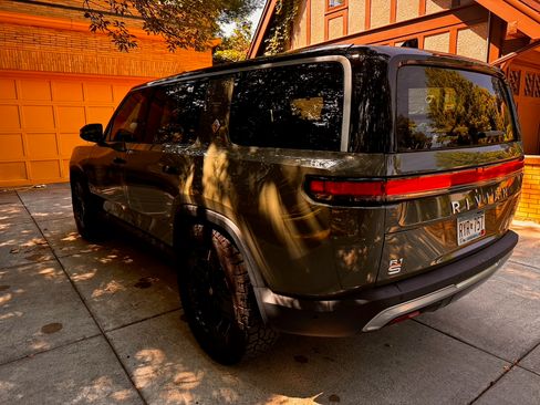 Used 2022 Rivian R1S Launch Edition AWD/4WD image 10