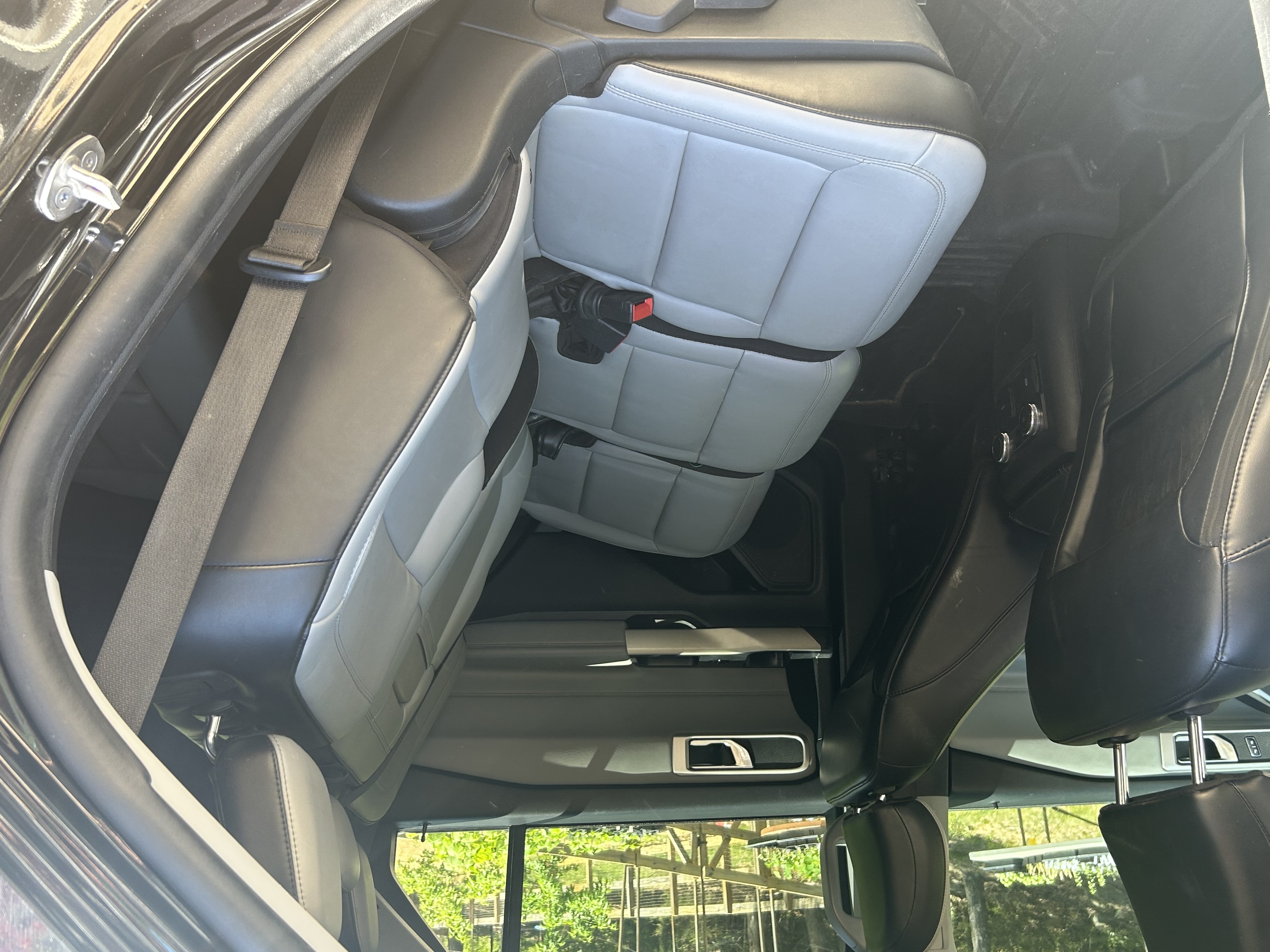 Used 2021 Ford Explorer XLT w/ Equipment Group 202A RWD image 20