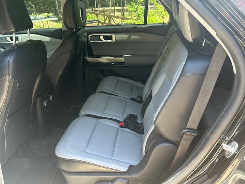 Used 2021 Ford Explorer XLT w/ Equipment Group 202A RWD image 20