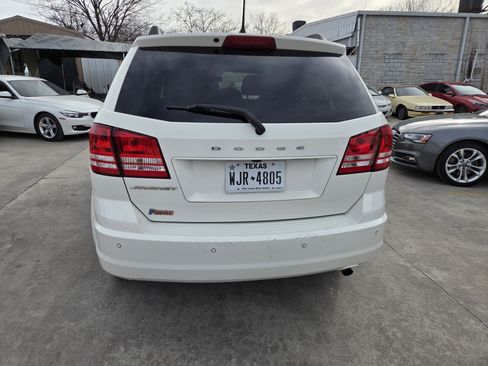 Used 2020 Dodge Journey SE w/ SE Popular Equipment Group image 6