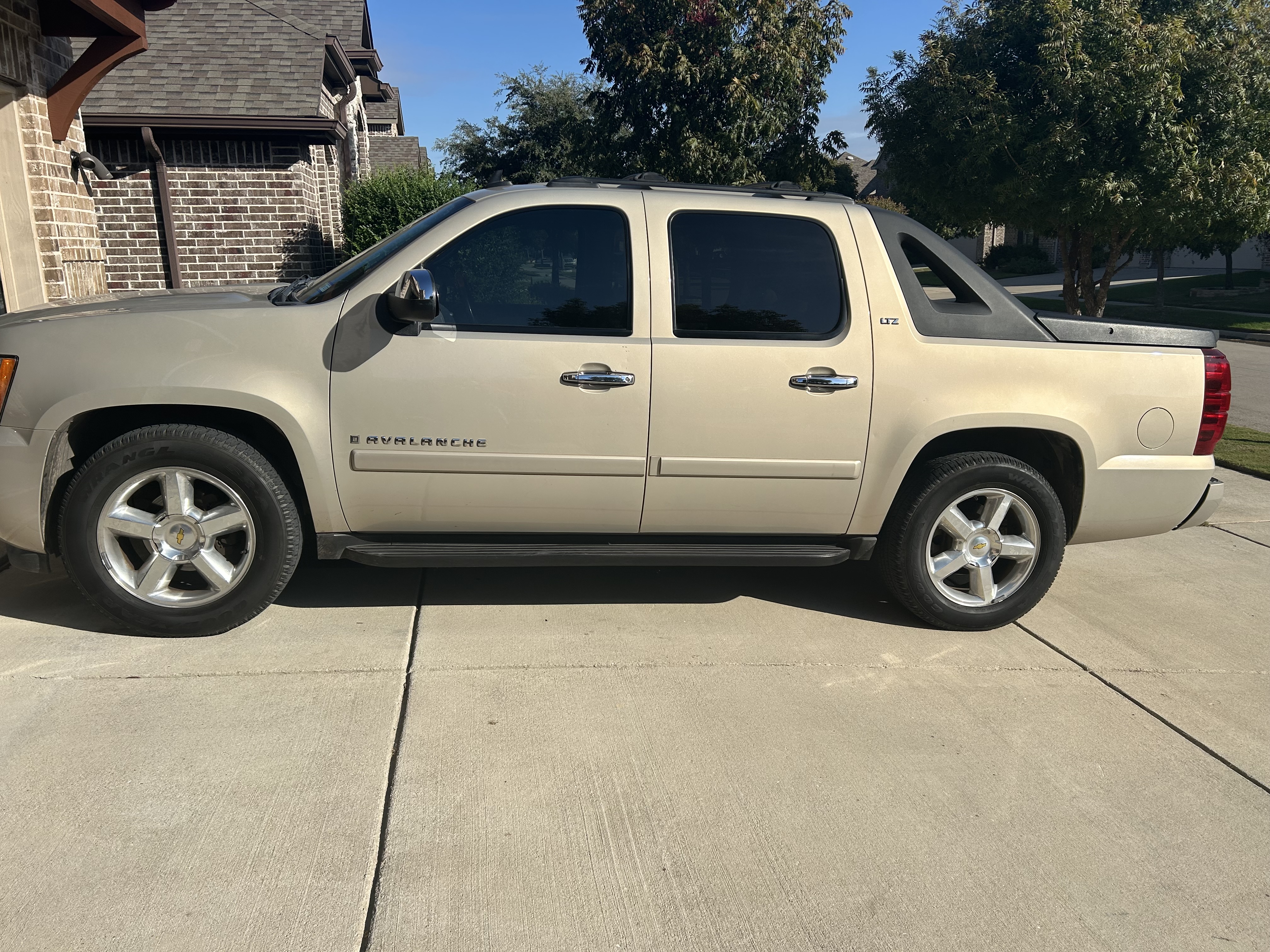 Used 2008 Chevrolet Avalanche LTZ w/ LTZ Preferred Equipment Group RWD image 21