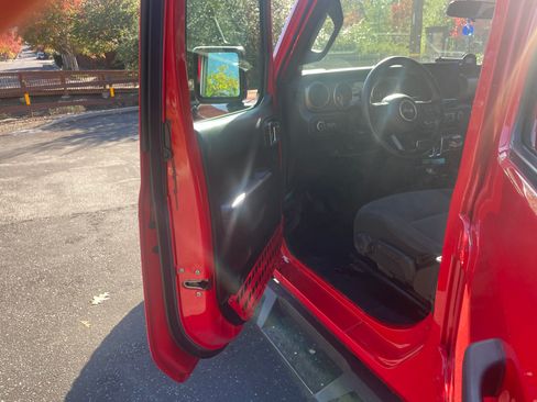 Used 2018 Jeep Wrangler Unlimited Sport S image 9