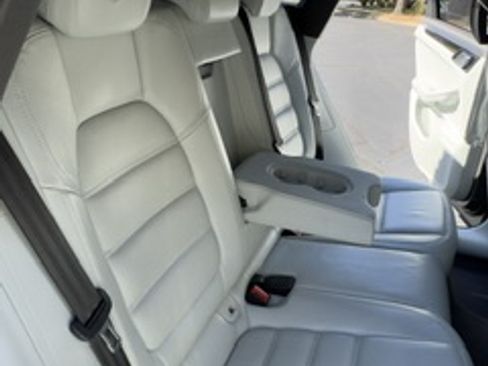 Used 2015 Porsche Macan Turbo image 23