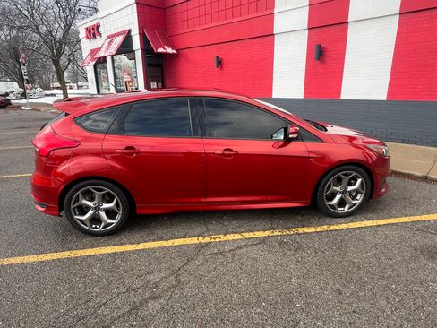 Used 2018 Ford Focus ST image 1