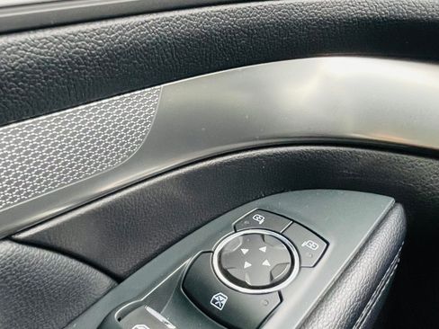 Used 2018 Ford Explorer XLT w/ Equipment Group 201A image 22