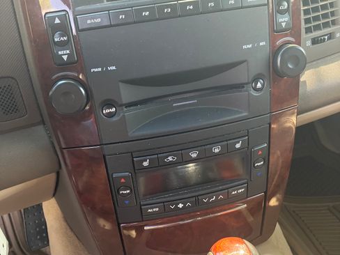 Used 2006 Cadillac SRX w/ Seating Package image 10