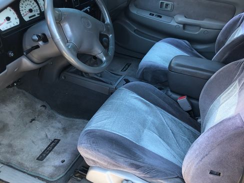 Used 2001 Toyota Tacoma S-Runner image 10