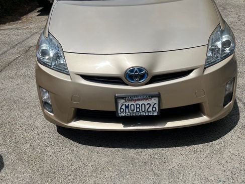 Used 2010 Toyota Prius Five FWD image 2