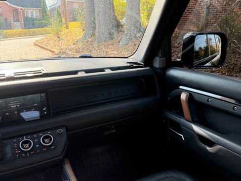 Used 2021 Land Rover Defender 110 X image 25