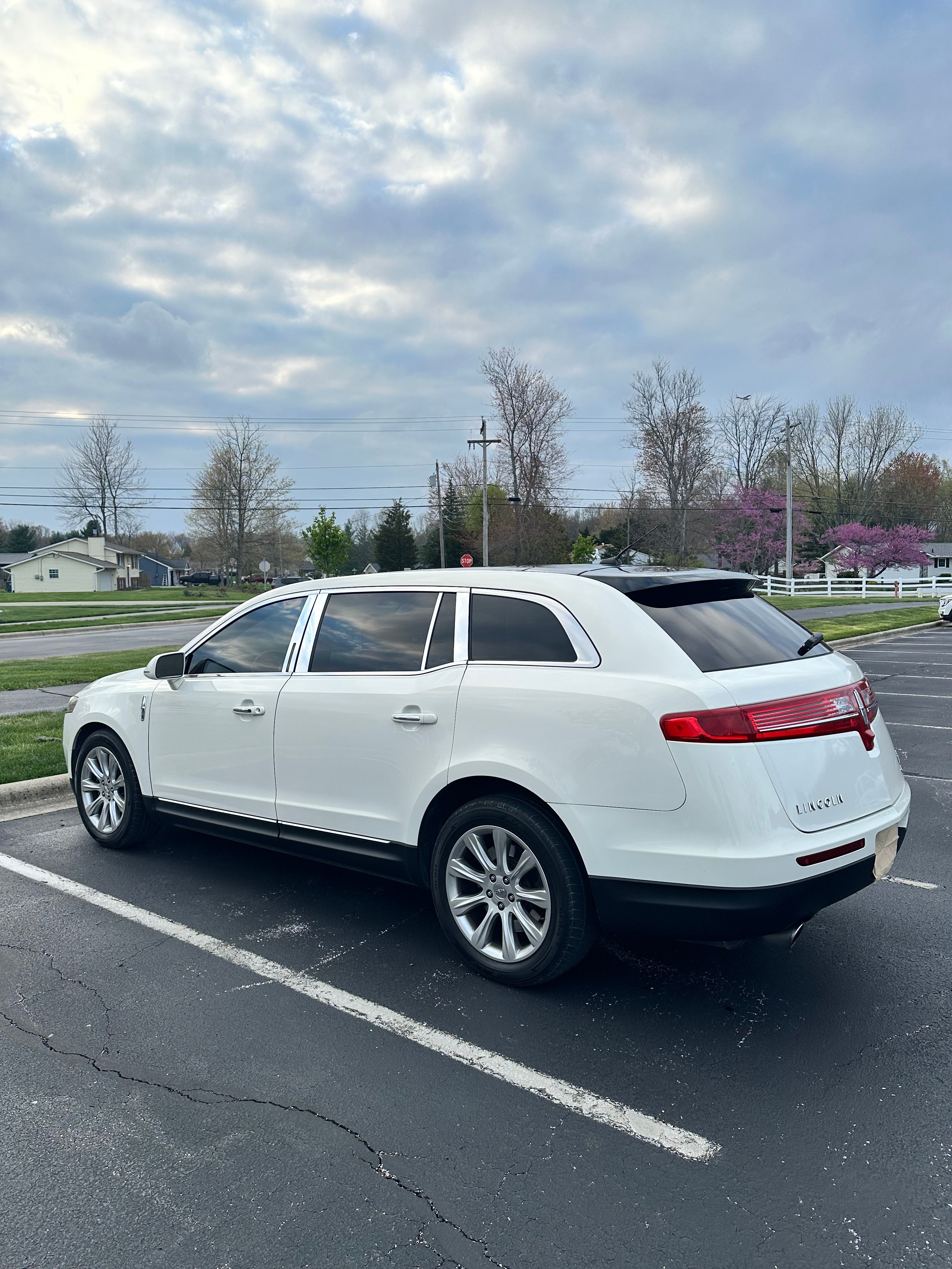 Used 2013 Lincoln MKT AWD image 6