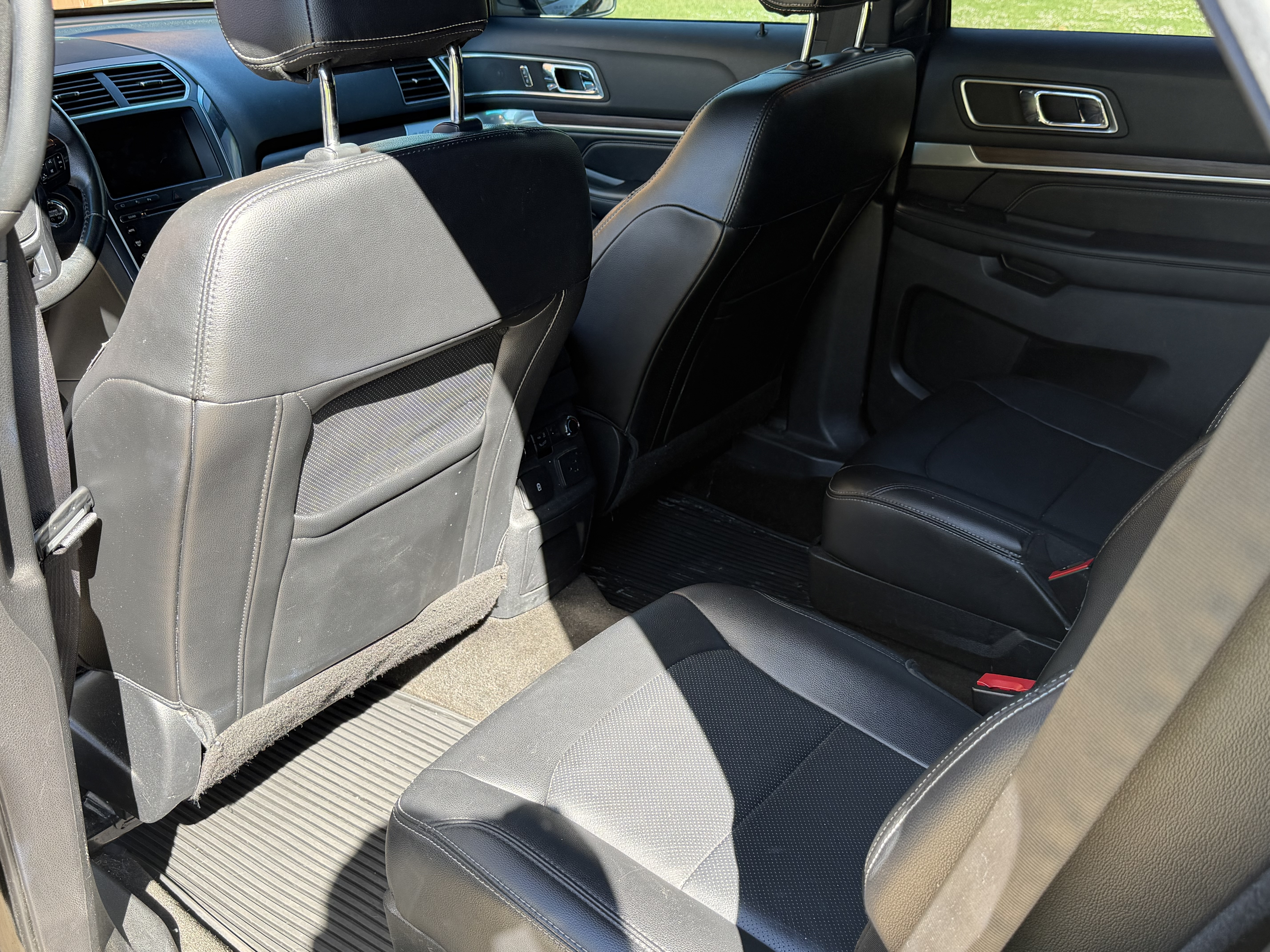 Used 2016 Ford Explorer Limited w/ Equipment Group 301A FWD image 8