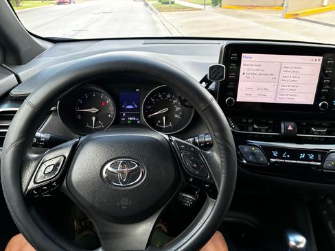 Used 2019 Toyota C-HR LE FWD image 13