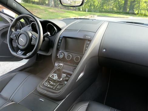 Used 2016 Jaguar F-TYPE R AWD/4WD image 17