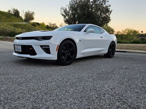 Used 2017 Chevrolet Camaro SS image 6