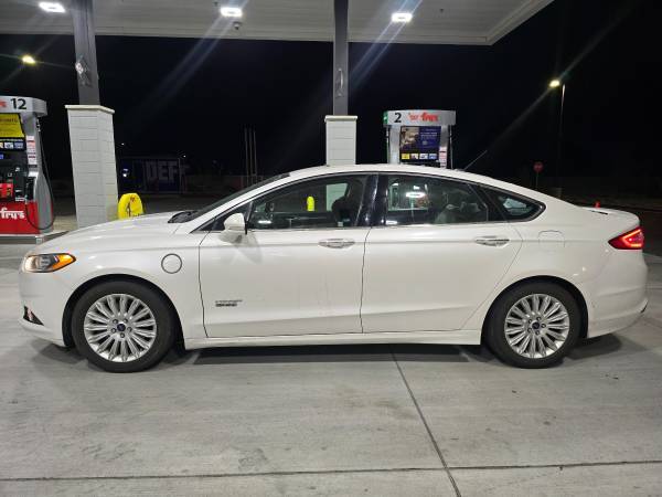 Used 2014 Ford Fusion Energi Titanium w/ Driver Assist Package FWD image 4