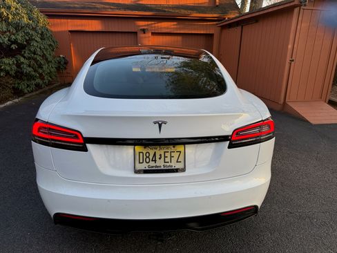 Used 2023 Tesla Model S Standard Range image 2