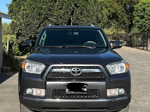 Used 2013 Toyota 4Runner SR5 w/ Convenience Pkg RWD image 2