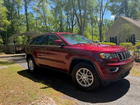 Used 2018 Jeep Grand Cherokee Laredo image 4