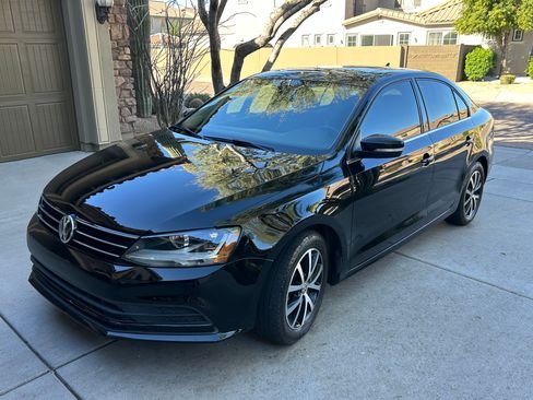 Used 2017 Volkswagen Jetta SE image 1