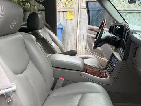 Used 2005 Cadillac Escalade AWD image 8