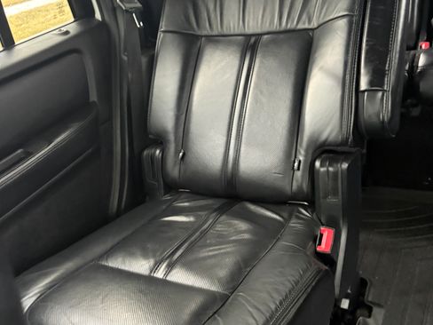 Used 2016 Lincoln Navigator Select image 13