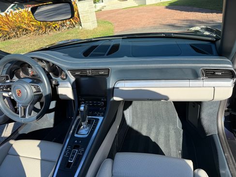 Used 2018 Porsche 911 Carrera 4 image 22