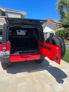 Used 2016 Jeep Wrangler Unlimited Sahara w/ Connectivity Group AWD/4WD image 12
