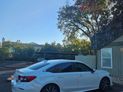 Used 2022 Honda Civic EX image 2