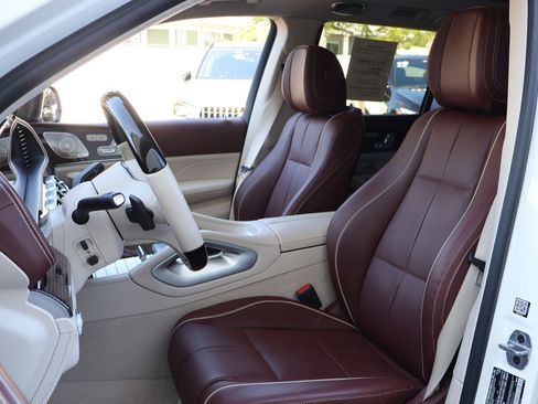 Used 2023 Mercedes-Benz Maybach GLS 600 4MATIC image 16